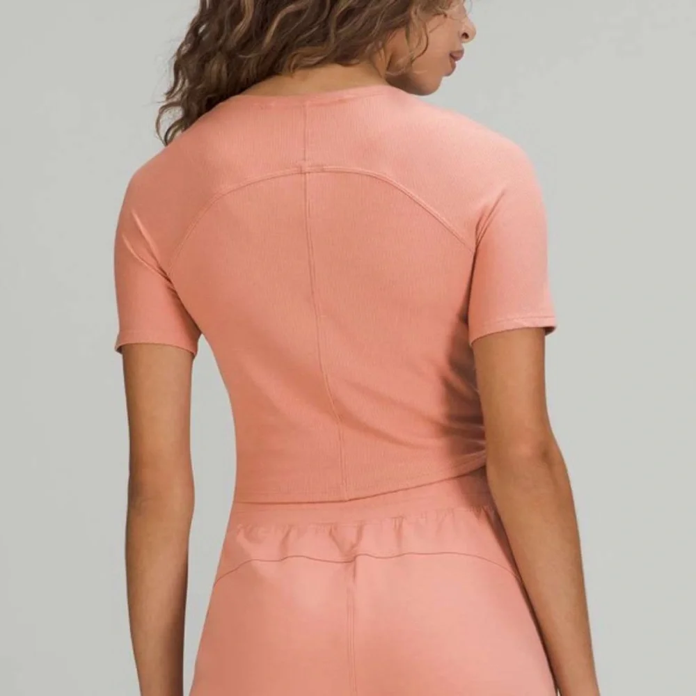 Lululemon size 2 LA Twist Front Crop Top - Picture 2 of 6
